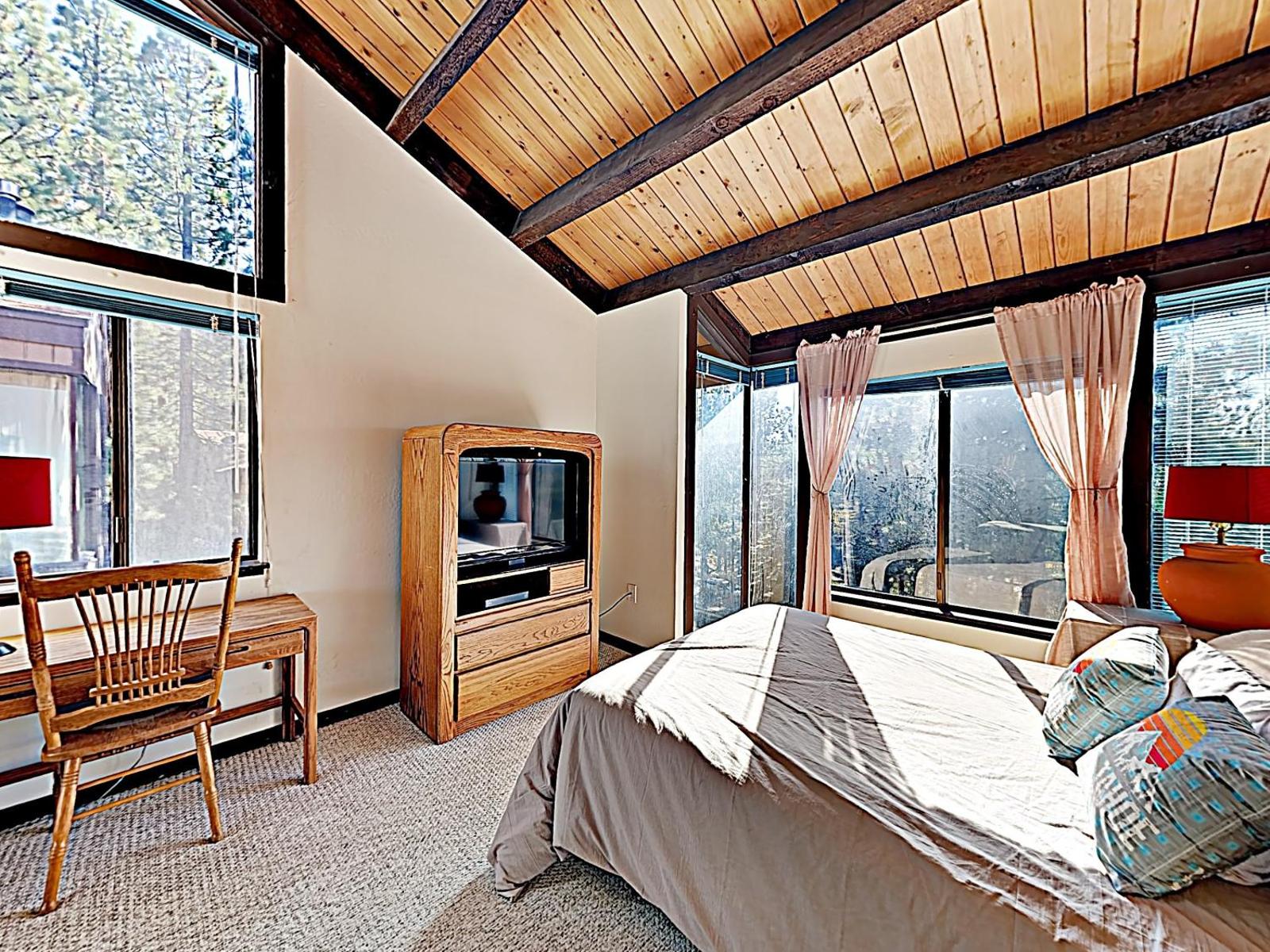 New Listing! Mountain-View Townhome w/ Hot Tub townhouse Main image 1